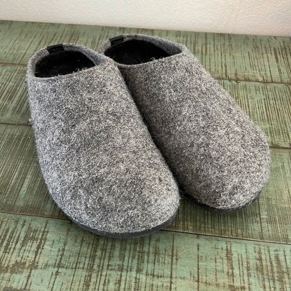 Garnet Hill Men’s Grey One-Mile Wool Slides - Picture 4 of 7